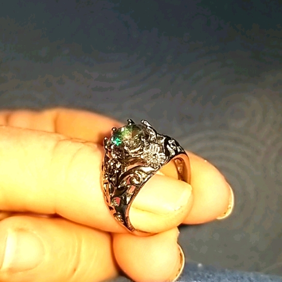 4 Pretty Rings - Picture 11 of 12